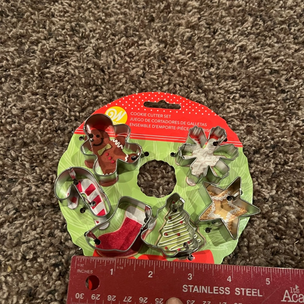 Wilton 3 new in pkg., cavity cookie pan, 6 mini & 2 large cookie cutters. - Picture 11 of 11
